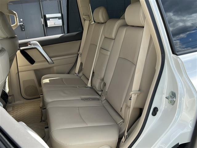 ランドクルーザープラド TX Lパッケージ マットブラックエディション 禁煙 7人乗 ムーンルーフ 純正9型ナビ バックカメラ HDMI/USB ドライブレコーダー ETC レザーシート シートヒーター/ベンチレーション ヘッドランプウォッシャー LEDヘッドランプ(26枚目)