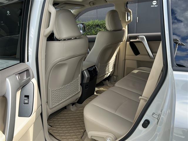 ランドクルーザープラド TX Lパッケージ マットブラックエディション 禁煙 7人乗 ムーンルーフ 純正9型ナビ バックカメラ HDMI/USB ドライブレコーダー ETC レザーシート シートヒーター/ベンチレーション ヘッドランプウォッシャー LEDヘッドランプ(27枚目)