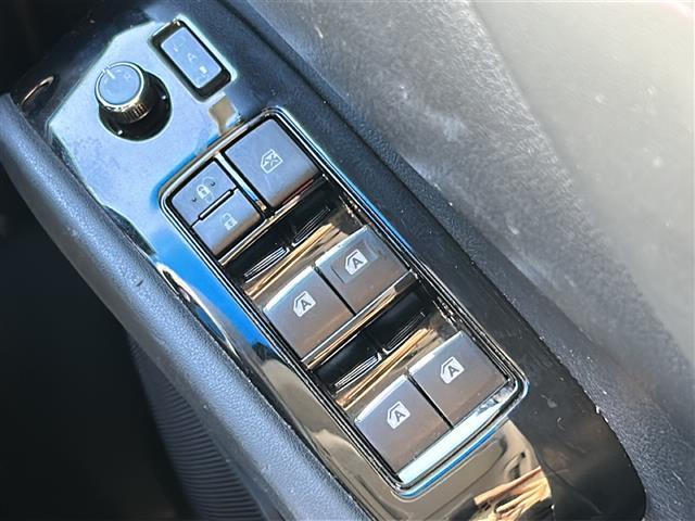 ヴェルファイア ２．５Ｚ　禁煙　アルパイン１１型ナビ　１２型フリップダウンモニター　プリクラッシュセーフティ　両側パワースライドドア　オートマチックハイビーム　ＬＥＤヘッドライト　クリアランスソナー　レーダー探知機　ＥＴＣ（17枚目）