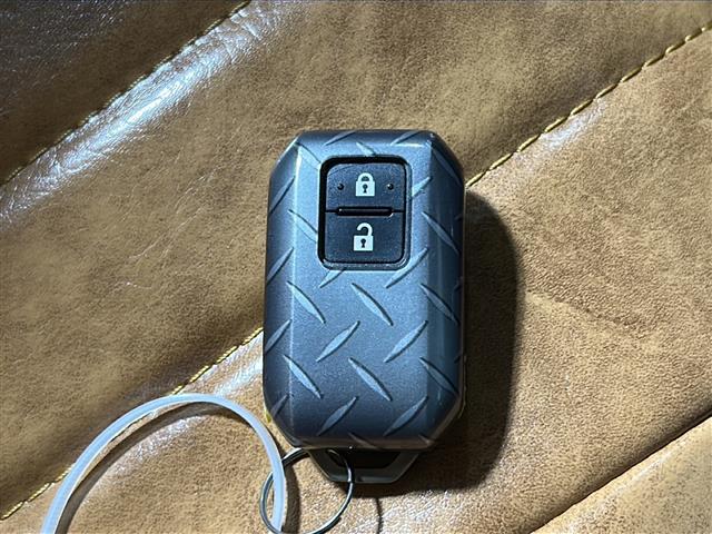 ジムニー XC 禁煙 社外フローティングナビ バックカメラ クルーズコントロール LEDヘッドライト フォグランプ ETC ルーフキャリア 革調シートカバー OPフロントグリル 社外16インチアルミ ミラー型ドラレコ(18枚目)