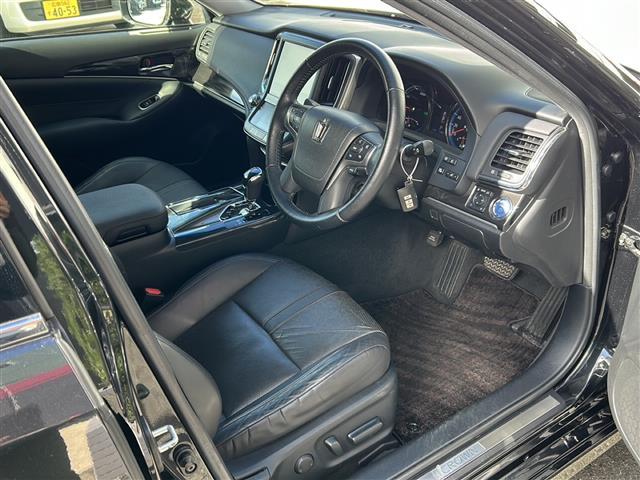 クラウンハイブリッド アスリートG 禁煙 純正ナビ バックカメラ プリクラッシュ レーダークルーズコントロール オートマチックハイビーム ETC 黒革シート シートヒーター/ベンチレーション ステアリングヒータ 18インチアルミホイール(27枚目)