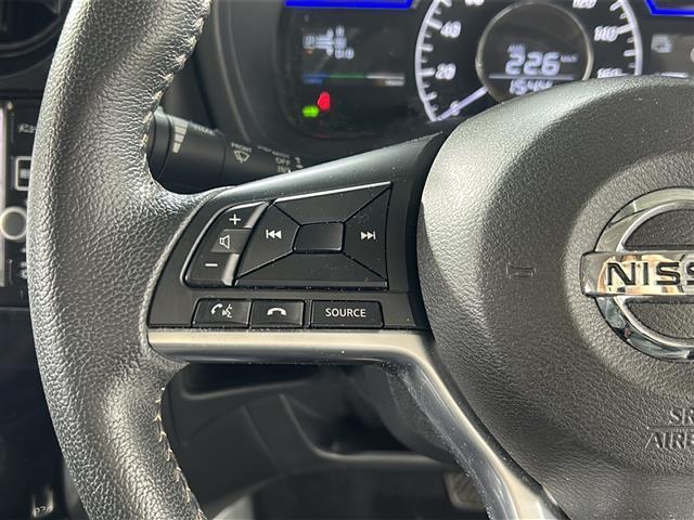 ノート ｅ－パワー　Ｘ　モード・プレミア　禁煙車　純正ナビ　バックカメラ　前方ドライブレコーダー　ＥＴＣ　純正１５インチアルミホイール　純正フロアマット　純正ドアバイザー　横滑り防止装置　衝突被害軽減ブレーキ　レーンキープアシスト　スマキー（12枚目）