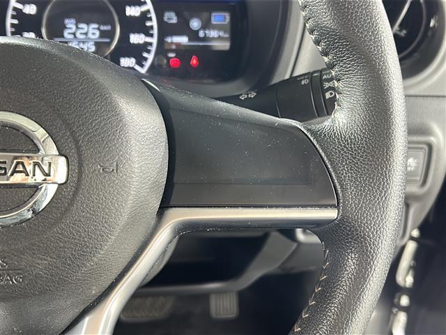 ノート ｅ－パワー　Ｘ　モード・プレミア　禁煙車　純正ナビ　バックカメラ　前方ドライブレコーダー　ＥＴＣ　純正１５インチアルミホイール　純正フロアマット　純正ドアバイザー　横滑り防止装置　衝突被害軽減ブレーキ　レーンキープアシスト　スマキー（13枚目）