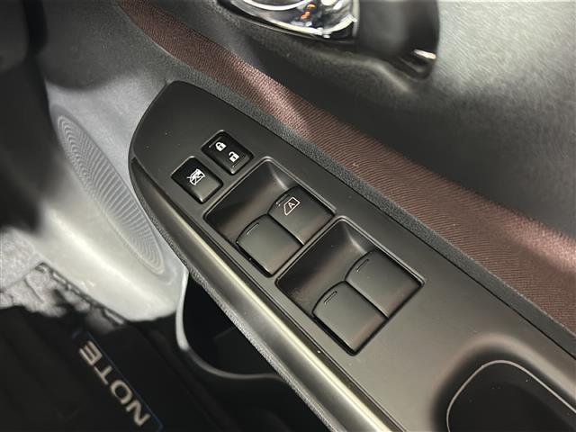 ノート ｅ－パワー　Ｘ　モード・プレミア　禁煙車　純正ナビ　バックカメラ　前方ドライブレコーダー　ＥＴＣ　純正１５インチアルミホイール　純正フロアマット　純正ドアバイザー　横滑り防止装置　衝突被害軽減ブレーキ　レーンキープアシスト　スマキー（15枚目）