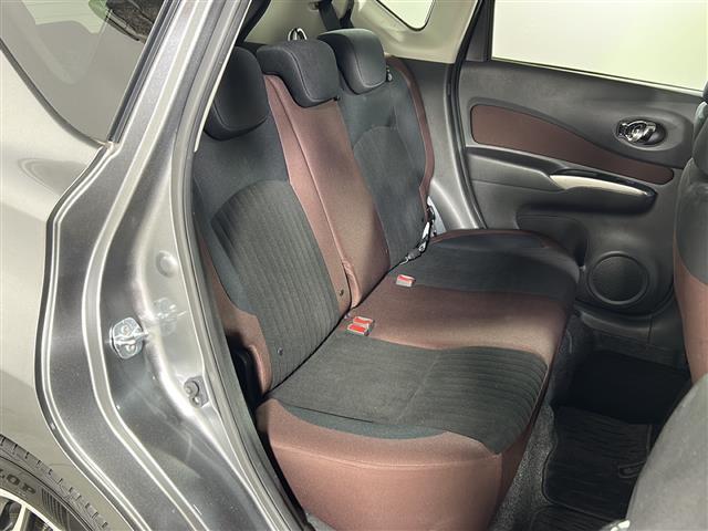 ノート ｅ－パワー　Ｘ　モード・プレミア　禁煙車　純正ナビ　バックカメラ　前方ドライブレコーダー　ＥＴＣ　純正１５インチアルミホイール　純正フロアマット　純正ドアバイザー　横滑り防止装置　衝突被害軽減ブレーキ　レーンキープアシスト　スマキー（20枚目）