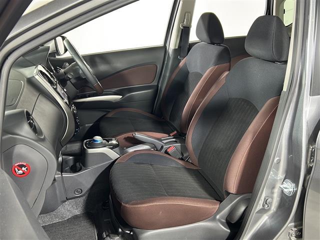 ノート ｅ－パワー　Ｘ　モード・プレミア　禁煙車　純正ナビ　バックカメラ　前方ドライブレコーダー　ＥＴＣ　純正１５インチアルミホイール　純正フロアマット　純正ドアバイザー　横滑り防止装置　衝突被害軽減ブレーキ　レーンキープアシスト　スマキー（22枚目）