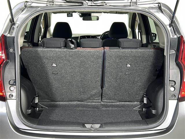 ノート ｅ－パワー　Ｘ　モード・プレミア　禁煙車　純正ナビ　バックカメラ　前方ドライブレコーダー　ＥＴＣ　純正１５インチアルミホイール　純正フロアマット　純正ドアバイザー　横滑り防止装置　衝突被害軽減ブレーキ　レーンキープアシスト　スマキー（26枚目）