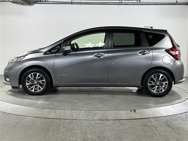 ノート ｅ－パワー　Ｘ　モード・プレミア　禁煙車　純正ナビ　バックカメラ　前方ドライブレコーダー　ＥＴＣ　純正１５インチアルミホイール　純正フロアマット　純正ドアバイザー　横滑り防止装置　衝突被害軽減ブレーキ　レーンキープアシスト　スマキー（39枚目）