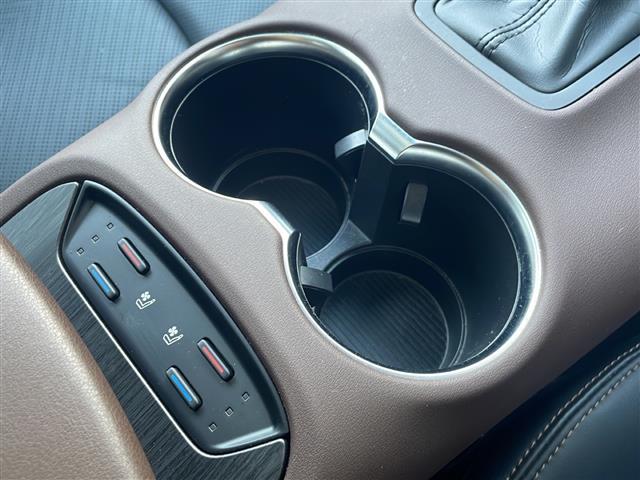 ハリアーハイブリッド Z レザーパッケージ 禁煙 パノラマルーフ デジタルインナーミラー パノラミックビューモニター 12.3型ナビ BSM シートヒーター/ベンチレーション レザーシート ETC2.0 ワイヤレス充電 LEDヘッドライト(16枚目)