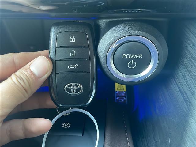 ハリアーハイブリッド Z レザーパッケージ 禁煙 パノラマルーフ デジタルインナーミラー パノラミックビューモニター 12.3型ナビ BSM シートヒーター/ベンチレーション レザーシート ETC2.0 ワイヤレス充電 LEDヘッドライト(18枚目)