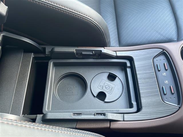 ハリアーハイブリッド Z レザーパッケージ 禁煙 パノラマルーフ デジタルインナーミラー パノラミックビューモニター 12.3型ナビ BSM シートヒーター/ベンチレーション レザーシート ETC2.0 ワイヤレス充電 LEDヘッドライト(22枚目)