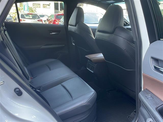 ハリアーハイブリッド Z レザーパッケージ 禁煙 パノラマルーフ デジタルインナーミラー パノラミックビューモニター 12.3型ナビ BSM シートヒーター/ベンチレーション レザーシート ETC2.0 ワイヤレス充電 LEDヘッドライト(23枚目)