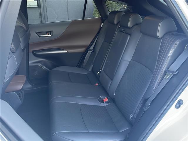 ハリアーハイブリッド Z レザーパッケージ 禁煙 パノラマルーフ デジタルインナーミラー パノラミックビューモニター 12.3型ナビ BSM シートヒーター/ベンチレーション レザーシート ETC2.0 ワイヤレス充電 LEDヘッドライト(25枚目)