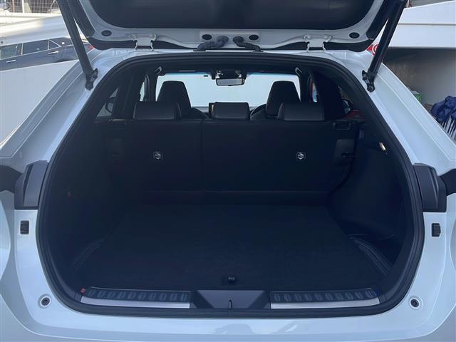 ハリアーハイブリッド Z レザーパッケージ 禁煙 パノラマルーフ デジタルインナーミラー パノラミックビューモニター 12.3型ナビ BSM シートヒーター/ベンチレーション レザーシート ETC2.0 ワイヤレス充電 LEDヘッドライト(27枚目)