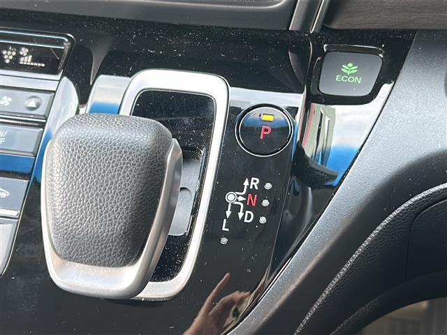 フリードハイブリッド ハイブリッド・Gホンダセンシング 禁煙 純正9型ナビ バックカメラ Sパッケージ Cパッケージ LEDヘッドライト アクティブコーナリングライト 両側パワースライドドア ハーフレザー 革巻きステアリング 前後ドライブレコーダー ETC(8枚目)