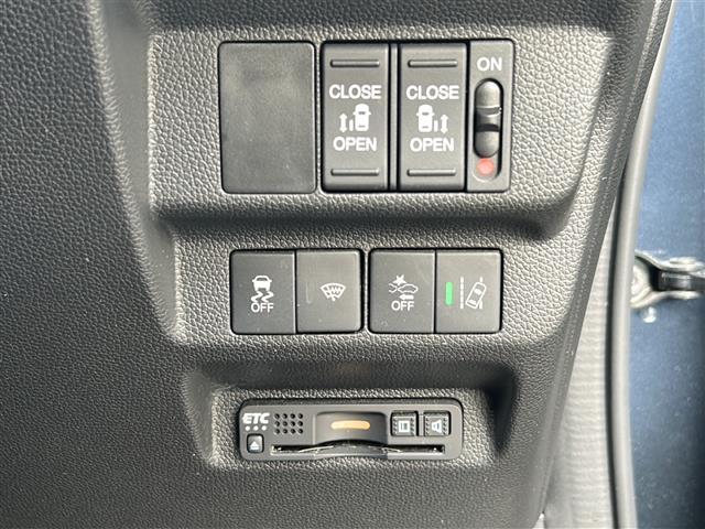 フリードハイブリッド ハイブリッド・Gホンダセンシング 禁煙 純正9型ナビ バックカメラ Sパッケージ Cパッケージ LEDヘッドライト アクティブコーナリングライト 両側パワースライドドア ハーフレザー 革巻きステアリング 前後ドライブレコーダー ETC(11枚目)