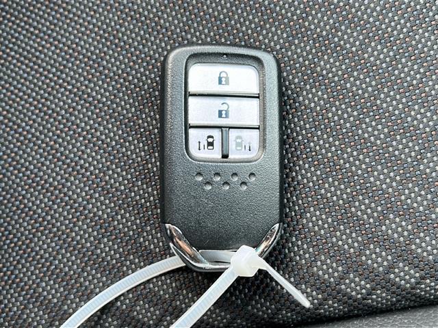 フリードハイブリッド ハイブリッド・Gホンダセンシング 禁煙 純正9型ナビ バックカメラ Sパッケージ Cパッケージ LEDヘッドライト アクティブコーナリングライト 両側パワースライドドア ハーフレザー 革巻きステアリング 前後ドライブレコーダー ETC(19枚目)