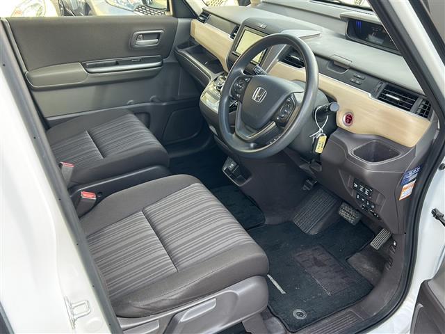 フリードハイブリッド ハイブリッド・Gホンダセンシング 禁煙 純正ナビ バックカメラ Cパッケージ LEDヘッドライト アクティブコーナリングライト コンフォートビューパッケージ 両側パワースライドドア ドライブレコーダー ETC ドアバイザー(18枚目)