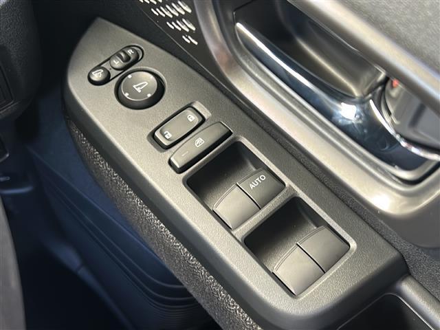 気になる車はすぐにお問い合わせください！画面右側の００６６から始まる無料ダイヤルからお問い合わせ下さい！専門スタッフがお車のご質問にお答えいたします！