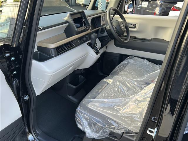 N-BOX ベースグレード 届出済み未使用車 片側パワースライドドア D/Nシートヒーター プロジェクター式フルLEDヘッドライト(デイタイムランニングランプ付) スマートキー ロールサンシェード 電子制御パーキングブ(19枚目)