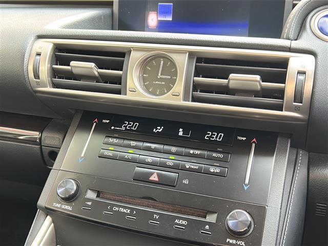 ＩＳ ＩＳ３００ｈ　バージョンＬ　禁煙　純正ナビ　ＣＤ／ＤＶＤ／ＤＴＶ／Ｂｌｕｅｔｏｏｔｈ／Ｂｌｕ－ｒａｙ　バックカメラ　クルーズコントロール　黒革シート　シートヒーター　シートベンチレーション　パワーシート　メモリシート　ＥＴＣ（5枚目）