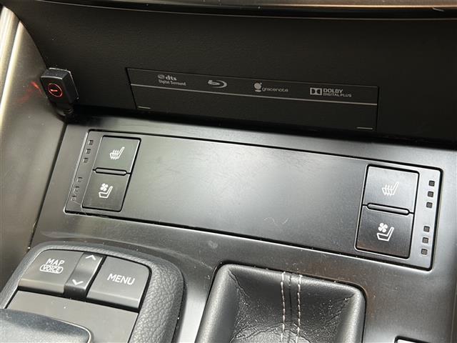 ＩＳ ＩＳ３００ｈ　バージョンＬ　禁煙　純正ナビ　ＣＤ／ＤＶＤ／ＤＴＶ／Ｂｌｕｅｔｏｏｔｈ／Ｂｌｕ－ｒａｙ　バックカメラ　クルーズコントロール　黒革シート　シートヒーター　シートベンチレーション　パワーシート　メモリシート　ＥＴＣ（7枚目）