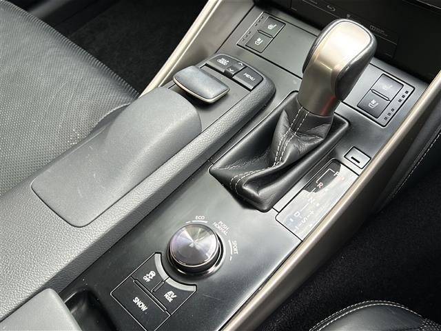 ＩＳ ＩＳ３００ｈ　バージョンＬ　禁煙　純正ナビ　ＣＤ／ＤＶＤ／ＤＴＶ／Ｂｌｕｅｔｏｏｔｈ／Ｂｌｕ－ｒａｙ　バックカメラ　クルーズコントロール　黒革シート　シートヒーター　シートベンチレーション　パワーシート　メモリシート　ＥＴＣ（8枚目）