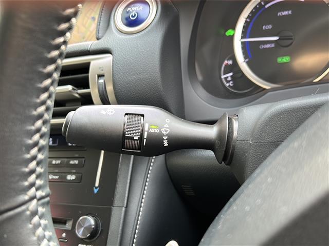 ＩＳ ＩＳ３００ｈ　バージョンＬ　禁煙　純正ナビ　ＣＤ／ＤＶＤ／ＤＴＶ／Ｂｌｕｅｔｏｏｔｈ／Ｂｌｕ－ｒａｙ　バックカメラ　クルーズコントロール　黒革シート　シートヒーター　シートベンチレーション　パワーシート　メモリシート　ＥＴＣ（12枚目）