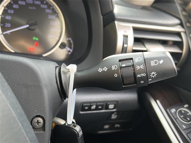 ＩＳ ＩＳ３００ｈ　バージョンＬ　禁煙　純正ナビ　ＣＤ／ＤＶＤ／ＤＴＶ／Ｂｌｕｅｔｏｏｔｈ／Ｂｌｕ－ｒａｙ　バックカメラ　クルーズコントロール　黒革シート　シートヒーター　シートベンチレーション　パワーシート　メモリシート　ＥＴＣ（13枚目）