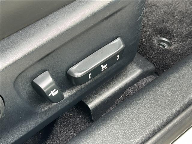 ＩＳ ＩＳ３００ｈ　バージョンＬ　禁煙　純正ナビ　ＣＤ／ＤＶＤ／ＤＴＶ／Ｂｌｕｅｔｏｏｔｈ／Ｂｌｕ－ｒａｙ　バックカメラ　クルーズコントロール　黒革シート　シートヒーター　シートベンチレーション　パワーシート　メモリシート　ＥＴＣ（19枚目）