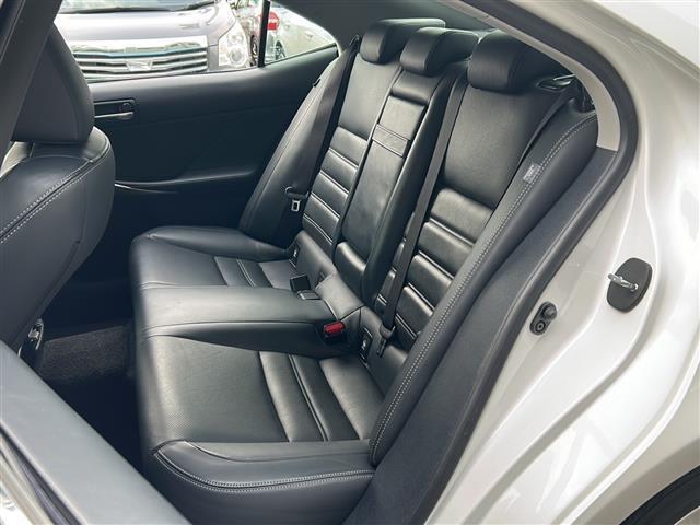 ＩＳ ＩＳ３００ｈ　バージョンＬ　禁煙　純正ナビ　ＣＤ／ＤＶＤ／ＤＴＶ／Ｂｌｕｅｔｏｏｔｈ／Ｂｌｕ－ｒａｙ　バックカメラ　クルーズコントロール　黒革シート　シートヒーター　シートベンチレーション　パワーシート　メモリシート　ＥＴＣ（25枚目）
