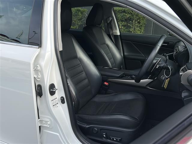 ＩＳ ＩＳ３００ｈ　バージョンＬ　禁煙　純正ナビ　ＣＤ／ＤＶＤ／ＤＴＶ／Ｂｌｕｅｔｏｏｔｈ／Ｂｌｕ－ｒａｙ　バックカメラ　クルーズコントロール　黒革シート　シートヒーター　シートベンチレーション　パワーシート　メモリシート　ＥＴＣ（27枚目）