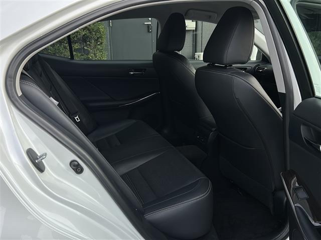 ＩＳ ＩＳ３００ｈ　バージョンＬ　禁煙　純正ナビ　ＣＤ／ＤＶＤ／ＤＴＶ／Ｂｌｕｅｔｏｏｔｈ／Ｂｌｕ－ｒａｙ　バックカメラ　クルーズコントロール　黒革シート　シートヒーター　シートベンチレーション　パワーシート　メモリシート　ＥＴＣ（29枚目）