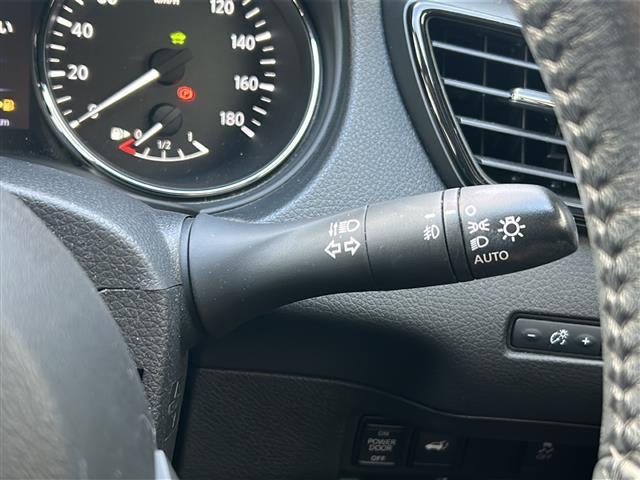 エクストレイル ２０Ｘｉ　ハイブリッド　禁煙　純正８型ナビ　プロパイロット　アラウンドビューモニター　インテリジェントルームミラー　パワーバックドア　ＢＳＷ　エマージェンシーブレーキ　ＬＥＤヘッドライト　フォグランプ　ドライブレコーダＥＴＣ（11枚目）