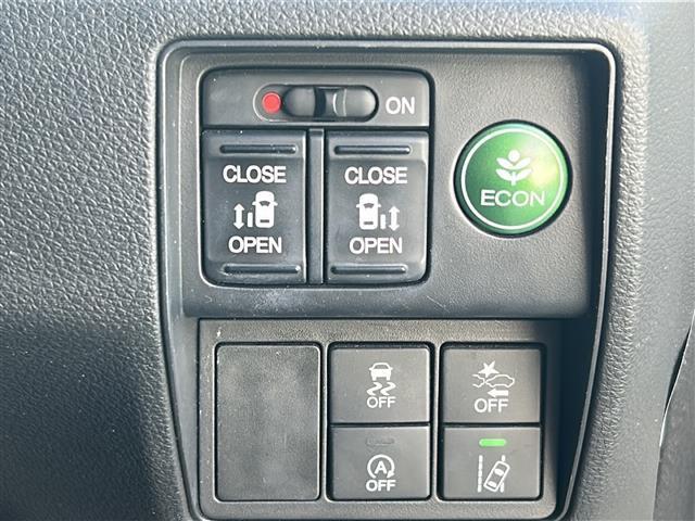 オデッセイ アブソルート・アドバンス　禁煙　メーカーナビ　マルチビューカメラ　スマートパーキングアシスト　フリップダウンモニター　ＬＥＤヘッドライト　ＯＰ１８インチアルミホイール　両側パワースライドドア　ドライブレコーダー　ＥＴＣ（9枚目）