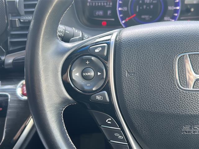 オデッセイ アブソルート・アドバンス　禁煙　メーカーナビ　マルチビューカメラ　スマートパーキングアシスト　フリップダウンモニター　ＬＥＤヘッドライト　ＯＰ１８インチアルミホイール　両側パワースライドドア　ドライブレコーダー　ＥＴＣ（10枚目）