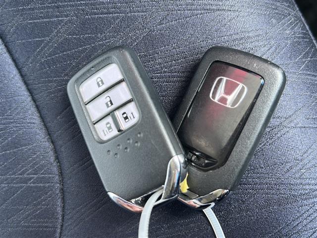 オデッセイ アブソルート・アドバンス　禁煙　メーカーナビ　マルチビューカメラ　スマートパーキングアシスト　フリップダウンモニター　ＬＥＤヘッドライト　ＯＰ１８インチアルミホイール　両側パワースライドドア　ドライブレコーダー　ＥＴＣ（18枚目）