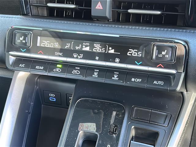 ヴォクシー ハイブリッドＳ－Ｚ　禁煙　１０．５型ディスプレイ　１３型フリップダウンモニター　ＢＳＭ　ユニバーサルステップ　シートヒーター　ハーフレザーシート　バックカメラ　両側パワースライドドア　ＥＴＣ２．０　スペアタイヤ（8枚目）