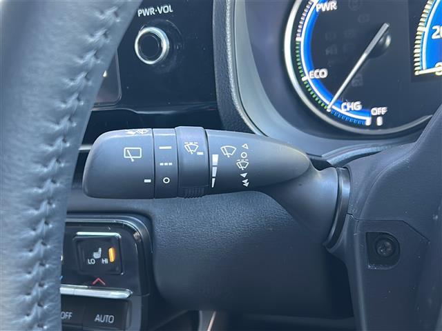 ヴォクシー ハイブリッドＳ－Ｚ　禁煙　１０．５型ディスプレイ　１３型フリップダウンモニター　ＢＳＭ　ユニバーサルステップ　シートヒーター　ハーフレザーシート　バックカメラ　両側パワースライドドア　ＥＴＣ２．０　スペアタイヤ（13枚目）