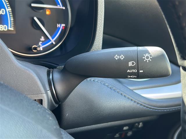 ヴォクシー ハイブリッドＳ－Ｚ　禁煙　１０．５型ディスプレイ　１３型フリップダウンモニター　ＢＳＭ　ユニバーサルステップ　シートヒーター　ハーフレザーシート　バックカメラ　両側パワースライドドア　ＥＴＣ２．０　スペアタイヤ（14枚目）