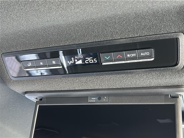 ヴォクシー ハイブリッドＳ－Ｚ　禁煙　１０．５型ディスプレイ　１３型フリップダウンモニター　ＢＳＭ　ユニバーサルステップ　シートヒーター　ハーフレザーシート　バックカメラ　両側パワースライドドア　ＥＴＣ２．０　スペアタイヤ（19枚目）