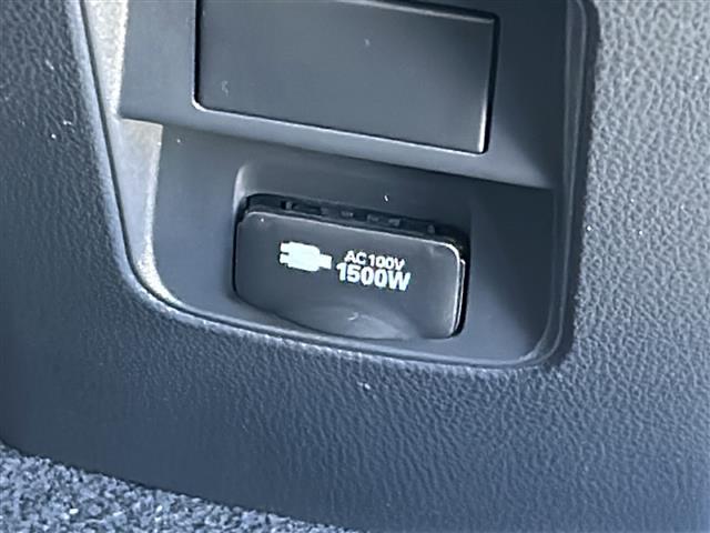 ヴォクシー ハイブリッドＳ－Ｚ　禁煙　１０．５型ディスプレイ　１３型フリップダウンモニター　ＢＳＭ　ユニバーサルステップ　シートヒーター　ハーフレザーシート　バックカメラ　両側パワースライドドア　ＥＴＣ２．０　スペアタイヤ（20枚目）