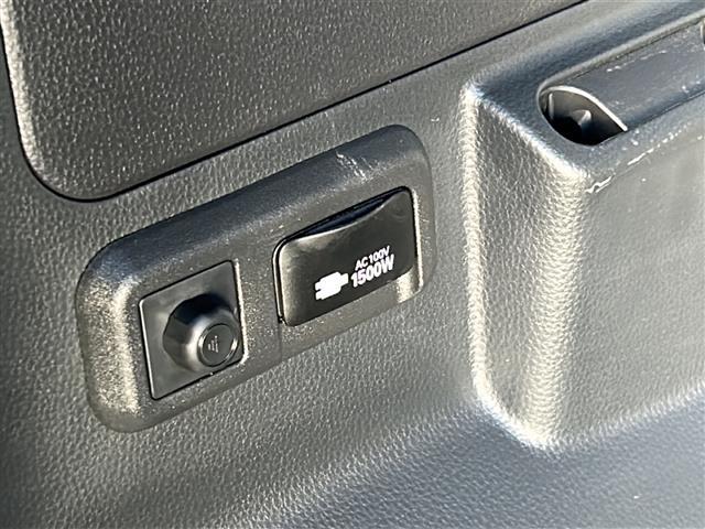 ヴォクシー ハイブリッドＳ－Ｚ　禁煙　１０．５型ディスプレイ　１３型フリップダウンモニター　ＢＳＭ　ユニバーサルステップ　シートヒーター　ハーフレザーシート　バックカメラ　両側パワースライドドア　ＥＴＣ２．０　スペアタイヤ（21枚目）