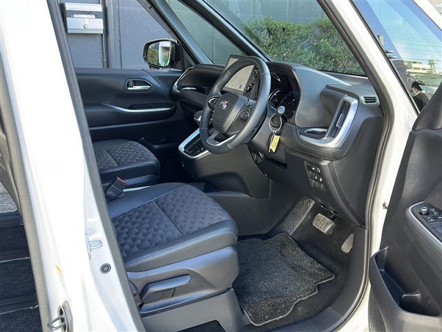 ヴォクシー ハイブリッドＳ－Ｚ　禁煙　１０．５型ディスプレイ　１３型フリップダウンモニター　ＢＳＭ　ユニバーサルステップ　シートヒーター　ハーフレザーシート　バックカメラ　両側パワースライドドア　ＥＴＣ２．０　スペアタイヤ（23枚目）