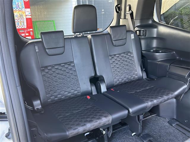 ヴォクシー ハイブリッドＳ－Ｚ　禁煙　１０．５型ディスプレイ　１３型フリップダウンモニター　ＢＳＭ　ユニバーサルステップ　シートヒーター　ハーフレザーシート　バックカメラ　両側パワースライドドア　ＥＴＣ２．０　スペアタイヤ（25枚目）