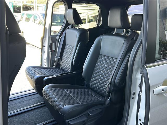 ヴォクシー ハイブリッドＳ－Ｚ　禁煙　１０．５型ディスプレイ　１３型フリップダウンモニター　ＢＳＭ　ユニバーサルステップ　シートヒーター　ハーフレザーシート　バックカメラ　両側パワースライドドア　ＥＴＣ２．０　スペアタイヤ（28枚目）