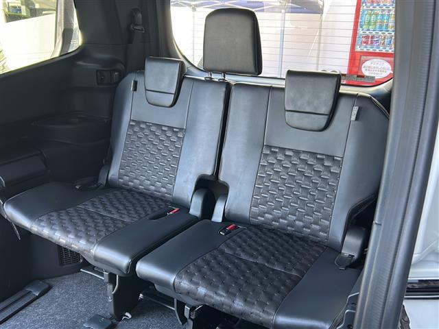 ヴォクシー ハイブリッドＳ－Ｚ　禁煙　１０．５型ディスプレイ　１３型フリップダウンモニター　ＢＳＭ　ユニバーサルステップ　シートヒーター　ハーフレザーシート　バックカメラ　両側パワースライドドア　ＥＴＣ２．０　スペアタイヤ（29枚目）