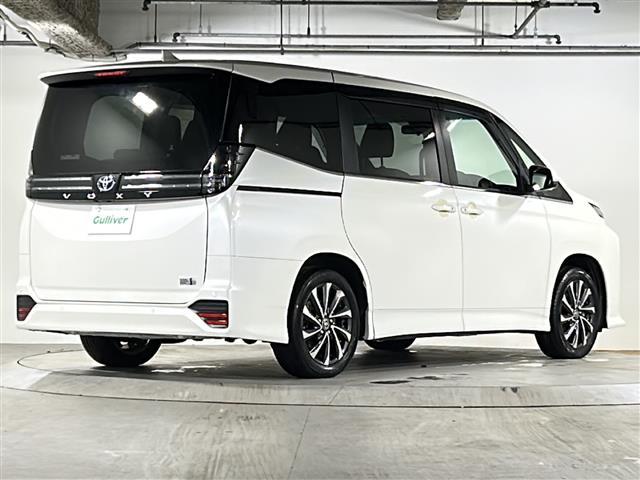 ヴォクシー ハイブリッドＳ－Ｚ　禁煙　１０．５型ディスプレイ　１３型フリップダウンモニター　ＢＳＭ　ユニバーサルステップ　シートヒーター　ハーフレザーシート　バックカメラ　両側パワースライドドア　ＥＴＣ２．０　スペアタイヤ（33枚目）