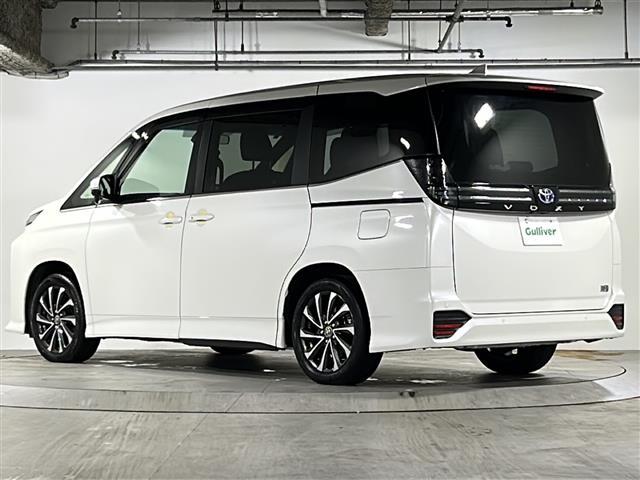 ヴォクシー ハイブリッドＳ－Ｚ　禁煙　１０．５型ディスプレイ　１３型フリップダウンモニター　ＢＳＭ　ユニバーサルステップ　シートヒーター　ハーフレザーシート　バックカメラ　両側パワースライドドア　ＥＴＣ２．０　スペアタイヤ（43枚目）