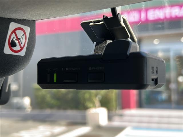 イグニス Ｓセレクション　禁煙　純正ナビ　バックカメラ　デュアルブレーキサポート　車線逸脱警報　シートヒーター　ＬＥＤヘッドライト　オートライト　横滑り防止装置　アイドリングストップ　ドライブレコーダー　ＥＴＣ　スマートキー（18枚目）